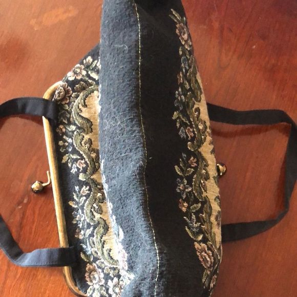 Vintage needlepoint/tapestry black with pink flowers carpet bag - Picture 8 of 10